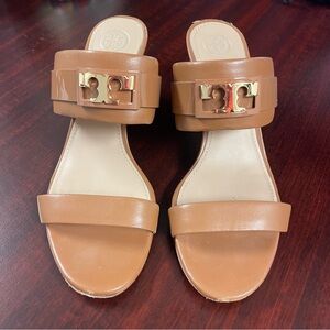 Tory Burch Gigi Wedge Tan Gold Size 7